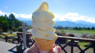 アイスクリームと夏空