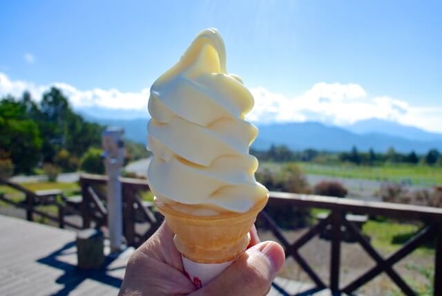 アイスクリームと夏空